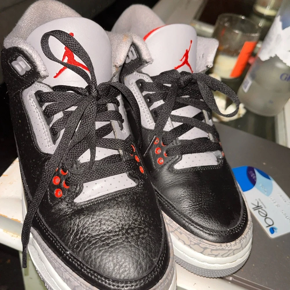 Jordan 3s - Picture 4 of 4